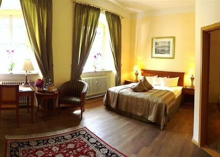 מלון Arkadenhotel Im Kloster 3*